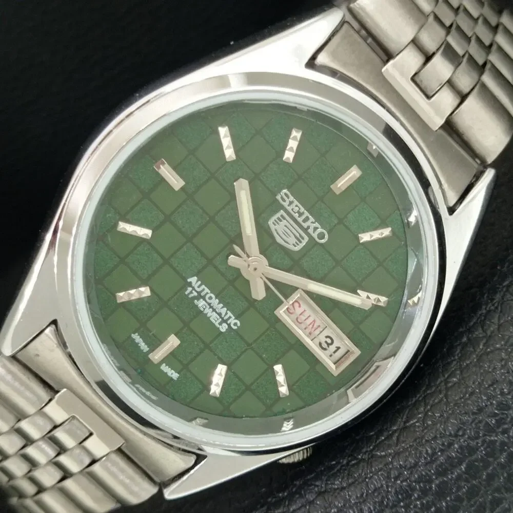 Vintage 1972 Seiko Automatic Mens Silver Watch W/daydate & Silver Accents